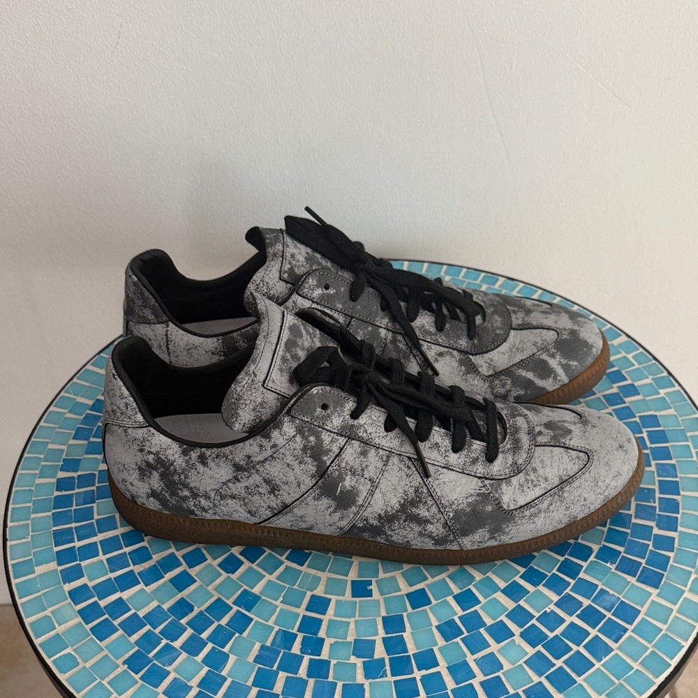 Men's Maison Margiela Silver and Gray Marbled Low-Top Replica Sneakers - Picture 3 of 8